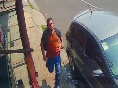 Vídeo: Mulher quase é 3stupr@da por ladrão que invadiu quitinete para roubar na Cachoeirinha
