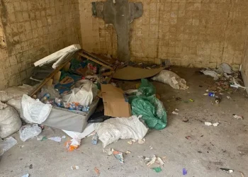 Urgente: C0rp0 ‘ensacado’ é encontrado após forte odor em prédio no Centro de Manaus