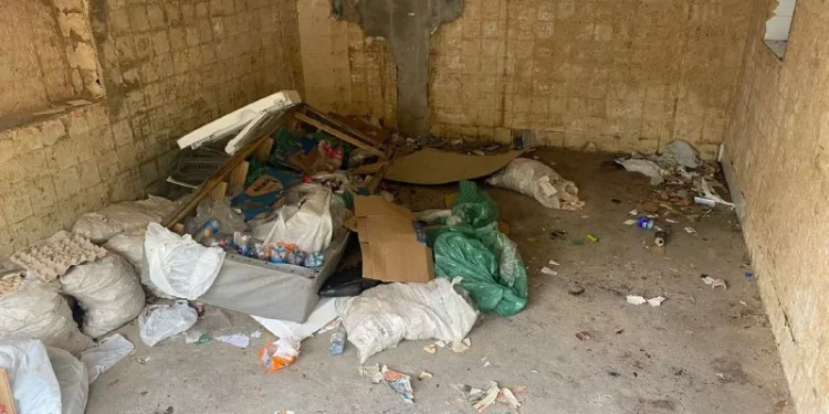 Urgente: C0rp0 ‘ensacado’ é encontrado após forte odor em prédio no Centro de Manaus