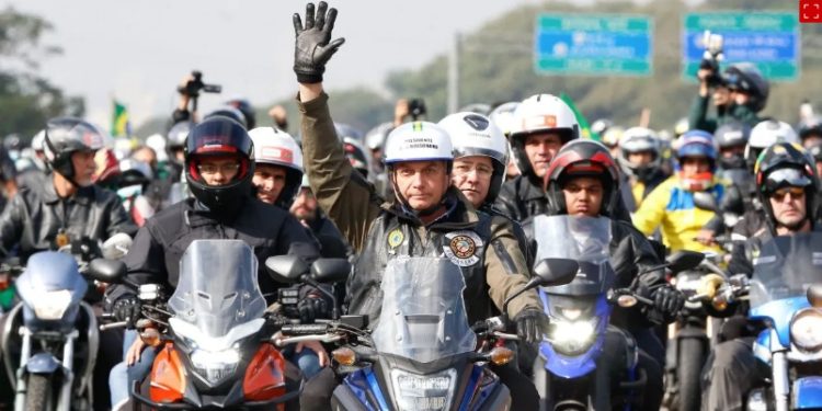 Apoiadores de Bolsonaro oferecem dinheiro em Manaus para quem for na motociata