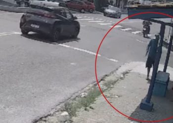 Vídeo: veja mulher sendo assaltada na parada de ônibus em Manaus