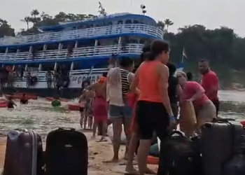 Urgente: Barco com vários passageiros e mercadorias naufraga no Amazonas; veja