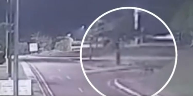 Veja o vídeo do momento em que motoqueiro bate e m0rre sem capacete no Amazonas