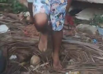 Veja o vídeo do suspeito levando carinho de traficantes: ‘vai roubar de novo ?