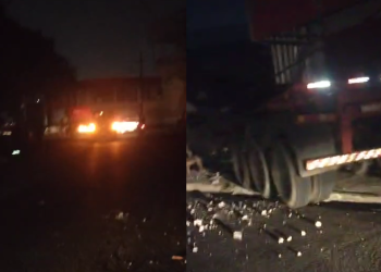 Perigo: Poste é derrubado após parte de carreta se soltar e bairro em Manaus fica no escuro; veja