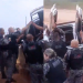 Vídeo: Homens são resgatados por vários policiais militares após capotarem na BR-319
