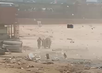 Vídeo: Do nada, vendaval surpreende populares na Manaus Moderna