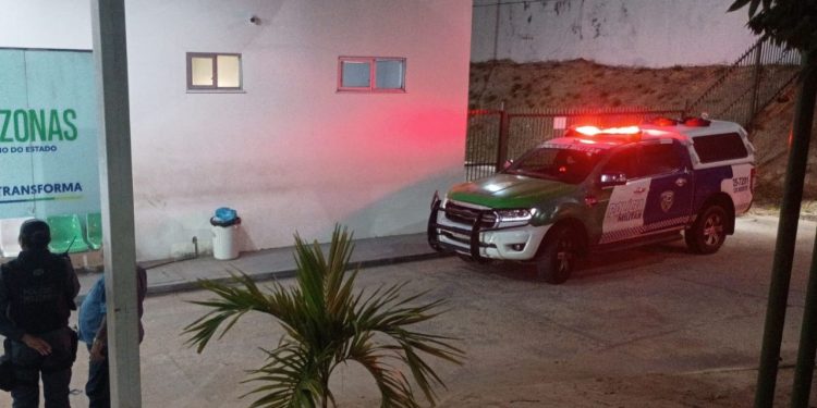 Vídeo: Homem e mulher são baleados durante tiroteio na UPA da Cidade Nova