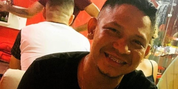Pistoleiros matam homem que bebia e assistia o jogo do Flamengo na Compensa