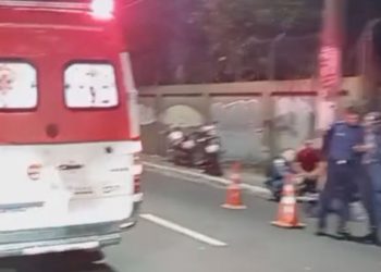 Acidente na avenida Efigênio Salles deixa pedestre e aluno da PM feridos; veja o vídeo