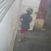 Vídeo mostra mulheres fugindo de assaltante no São Jorge dentro de casa