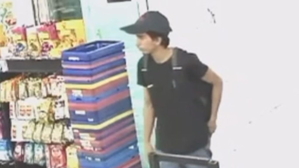 Vídeo: Homem furta apartamentos e usa cartão da vítima para fazer compras em supermercado de Manaus