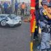 Policial militar consola esposa de motorista esmagado por carreta em Manaus