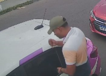 Vídeo mostra bandido furtando equipamentos caríssimos do carro da Rede Amazônica