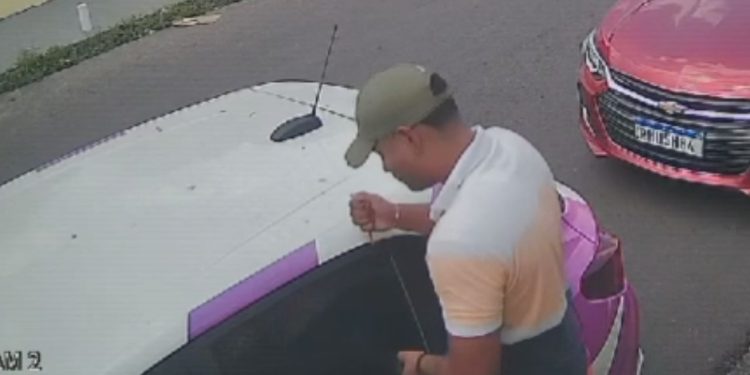 Vídeo mostra bandido furtando equipamentos caríssimos do carro da Rede Amazônica