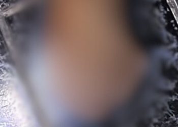 Imagem forte: Após chegar do trabalho, homem é morto por engano dentro de vila em Manaus