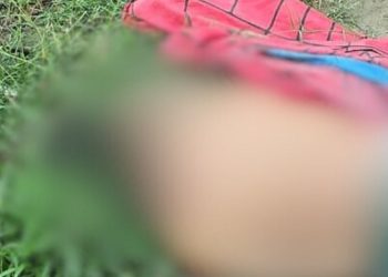 Jovem é levado para o quintal da própria casa para morrer no Mauazinho; veja a foto