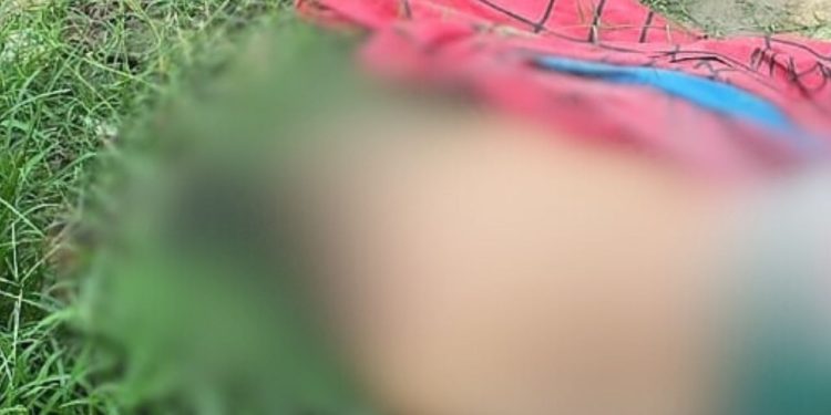Jovem é levado para o quintal da própria casa para morrer no Mauazinho; veja a foto