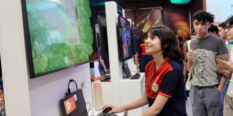 Estudantes do Ensino Básico se aproximam do mercado dos jogos eletrônicos no SBGames 2024