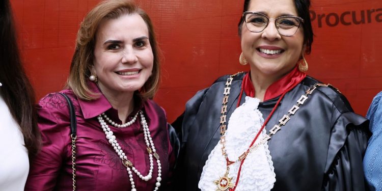 Presidente do TCE-AM participa da posse da nova procuradora-geral de justiça do MP-AM