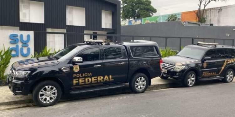 Vídeo: Empresa de tecnologia educacional e sócio são alvos de operação da PF em Manaus