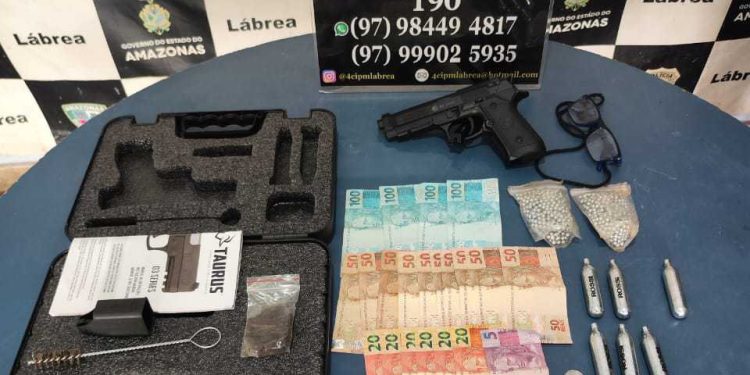 No interior do AM, idoso é pres0 com arma falsa após ameaçar m*tar alunos de escola
