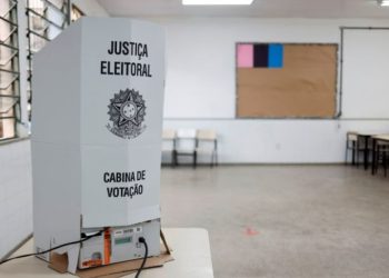 Homem tira foto na cabine de votação e acaba preso em Manaus