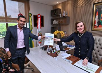Plano de Logística Sustentável é entregue à presidente do TCE-AM
