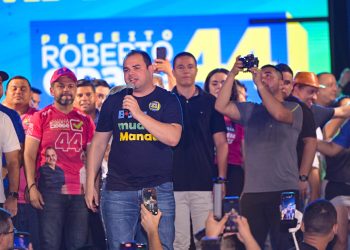 A quatro dias da eleição, Roberto Cidade  comemora aniversário com mais de 15 mil apoiadores na ‘micareta44’