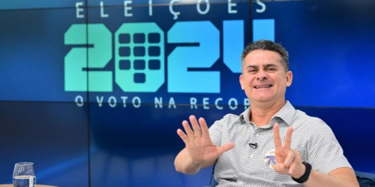 David Almeida defende eixos estratégicos de novo plano de governo durante entrevista à TV Record Manaus