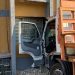 Vídeo: caminhão carregado de botija derruba parede de apartamento em Manaus