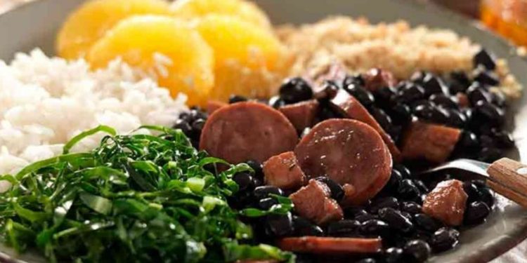 Casa de Assistência Fraterna Recanto da Paz realiza feijoada para ajudar ribeirinhos