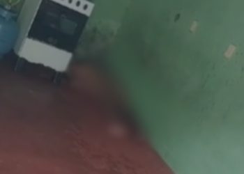 Vídeo: homem briga com mulher de madrugada e amanhece m0rto em casa em Manaus