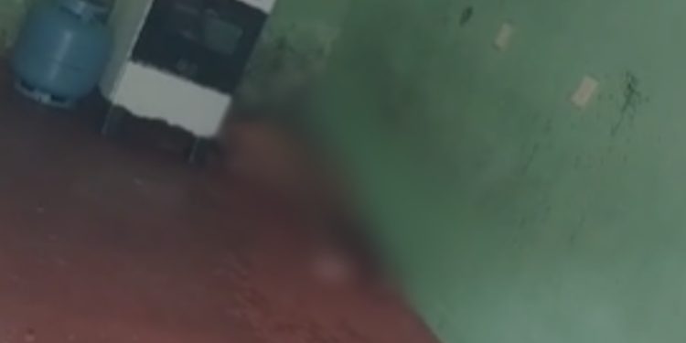 Vídeo: homem briga com mulher de madrugada e amanhece m0rto em casa em Manaus