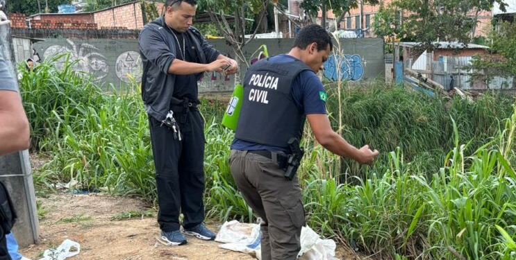 Cenas fortes: Amarr@d0 e com tir0s, corpo é encontrado perto de igarapé na Zona Norte de Manaus