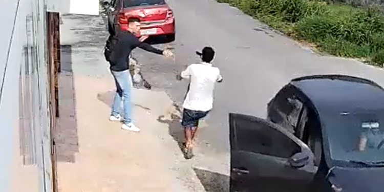 Vídeo mostra assalt@nt3 com arm@ na cara da vítima em Manaus; veja