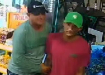 Vídeo: Ladrões beberrões são procurados após roubo e depredação em conveniência de Manaus