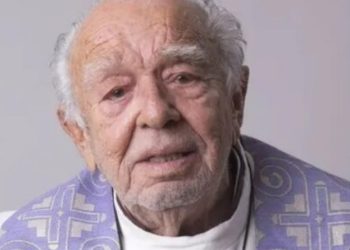 Ator Emiliano Queiroz m0rre aos 88 anos após receber alta e passar mal em casa