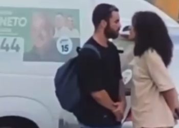 Vídeo mostra mulher ameaçand0 o ex com f@ca caso ele não volte para ela