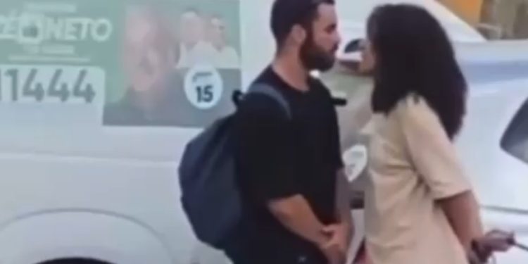 Vídeo mostra mulher ameaçand0 o ex com f@ca caso ele não volte para ela
