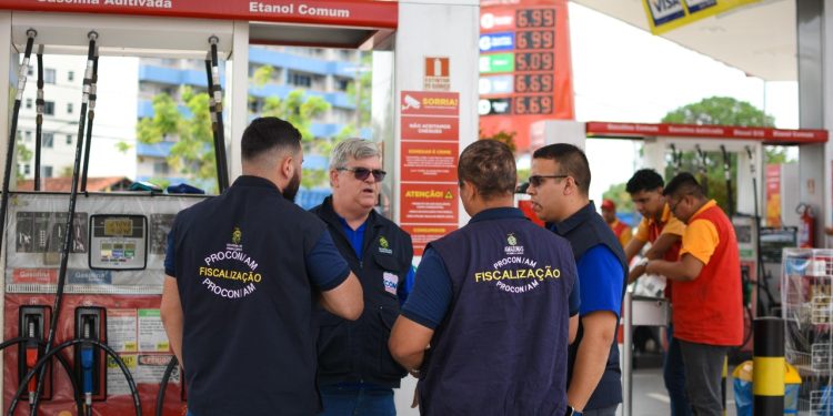 Procon-AM fiscaliza postos de Manaus que aumentaram a gasolina para R$ 6,99