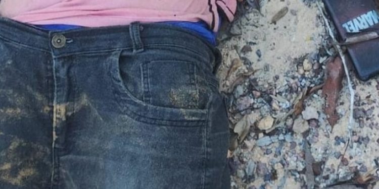 Homem é encontrado sem vida e com o celular ao lado do corpo no Amazonas 