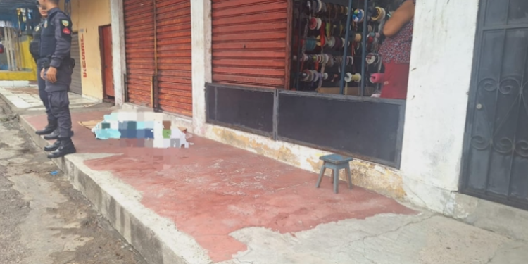 Homem amanhece m0rt0 na calçada de loja no bairro Novo Aleixo