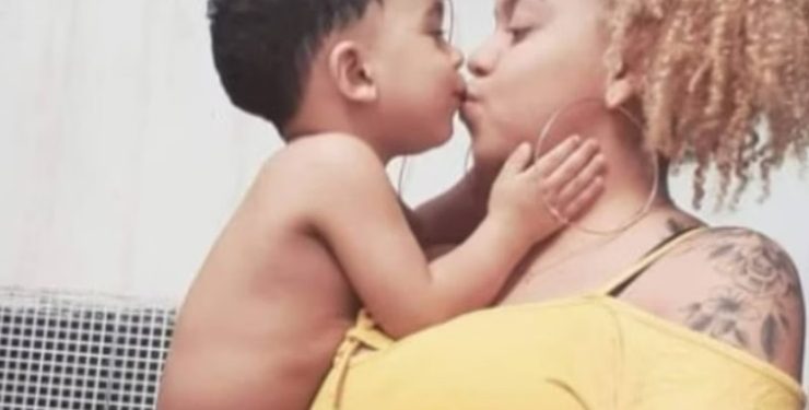 Homens invadem cemitério e queimam c0rpo de mãe que mat0u o filho