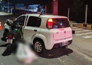 Motociclista m0rr3 na hora ao bater em Uno na Zona Leste de Manaus