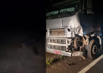 Vídeo: Em PF, motoqueiro m0rr3 ao ser atingido por carreta e condutor foge com medo da população