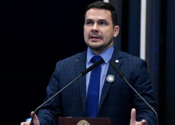 Justiça barra pesquisa que coloca Alberto Neto em segundo lugar 