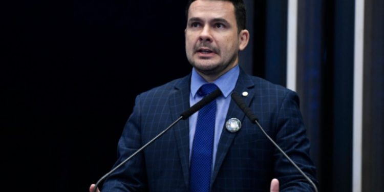 Justiça barra pesquisa que coloca Alberto Neto em segundo lugar