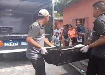 Menina autista de 10 anos que viu a m0rte dos pais adotivos em Manaus aponta um suspeito