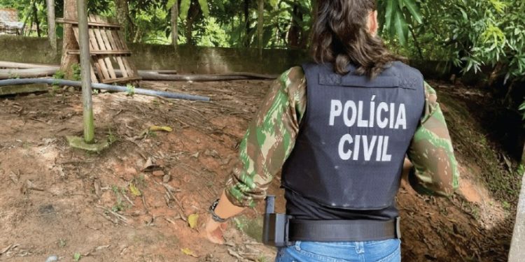 Pirata do rio rouba barco no Rio Negro, joga proprietário na água e atira na polícia